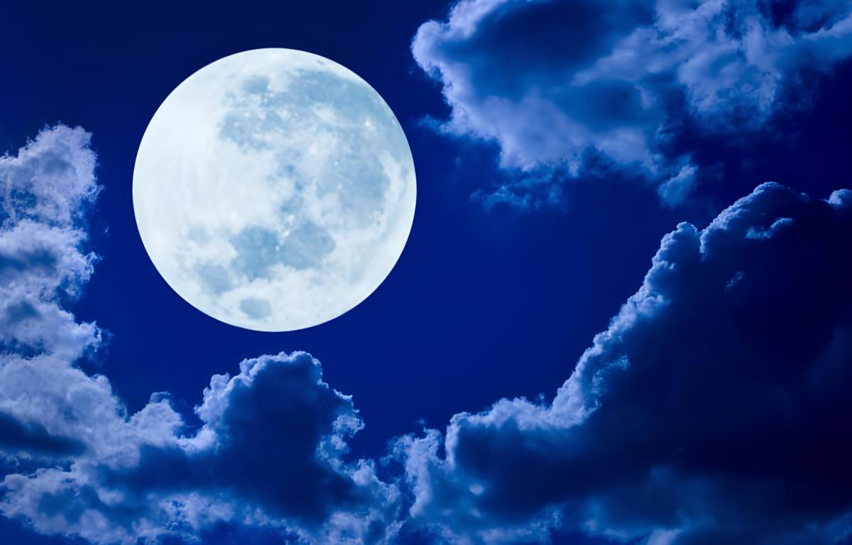 Do you really sleep worse on a full moon