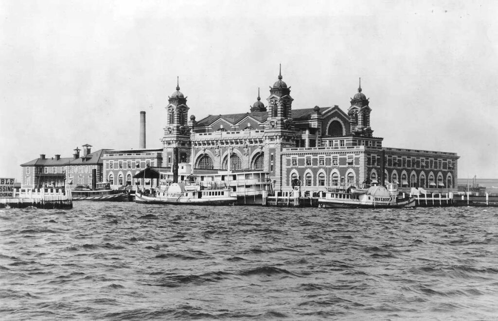 One of the main buildings of Ellis Island. Image: Prints and Photographs Division/Library of Congress, Washington, D.C. (neg. no. LC-USZ62-37784)