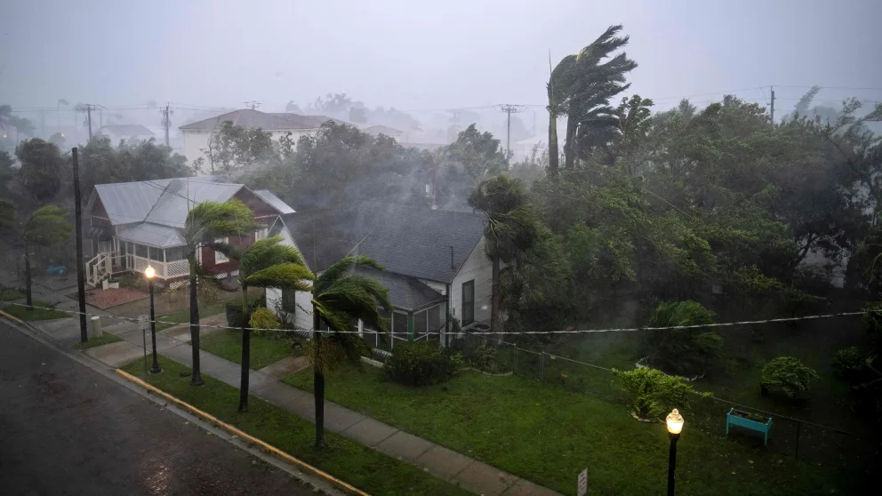 Hurricane Ian hits Florida: Millions of homes lost power and streets flooded 5 Hurricane Ian hits Florida 3