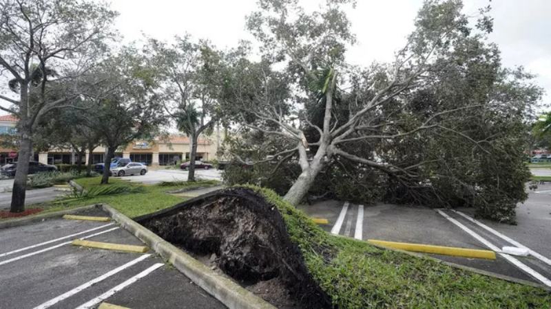Hurricane Ian hits Florida: Millions of homes lost power and streets flooded 4 Hurricane Ian Florida