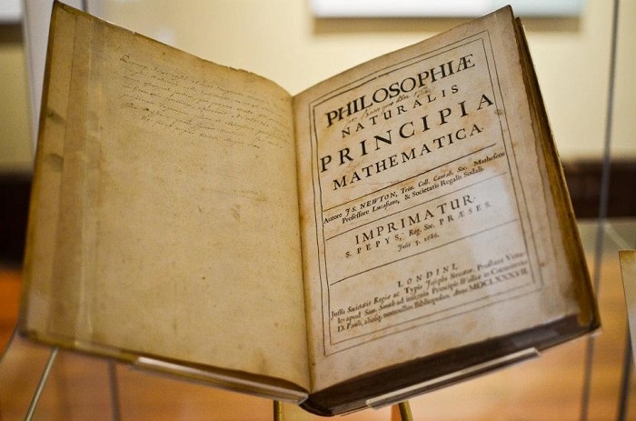 Principia Mathematica, which is Isaac Newton's greatest work, consists of 3 volumes.