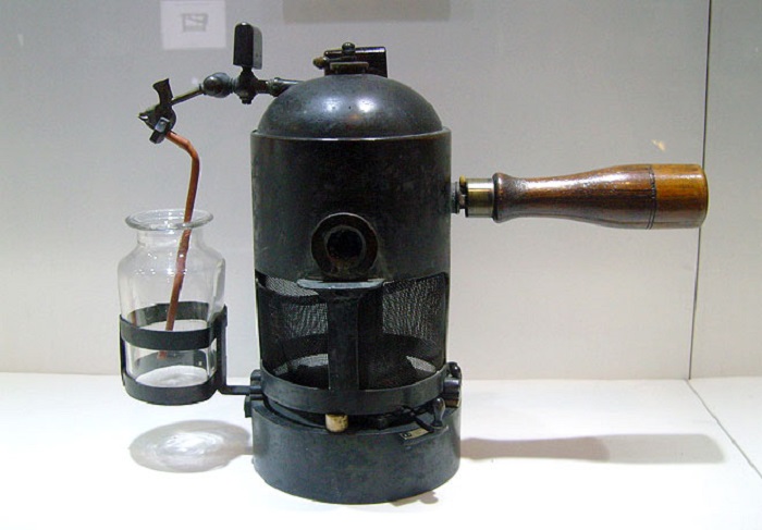 Lister’s antiseptic spray was named "Puffing Billy" because of the sound it made when spraying the carbolic acid.