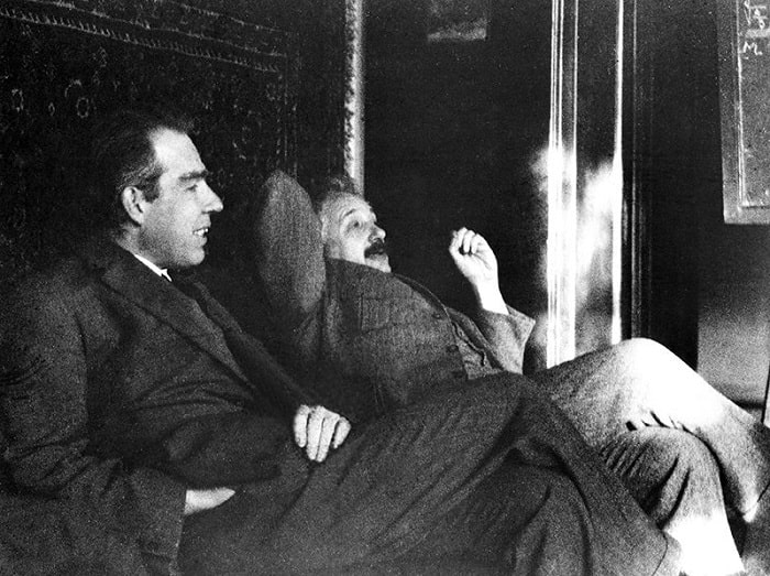 Bohr and Einstein exchanged ideas in 1925. Both physicists were highly appreciative of each other, they were in complete agreement on political issues. However, despite all their efforts, they never agreed on quantum theory.