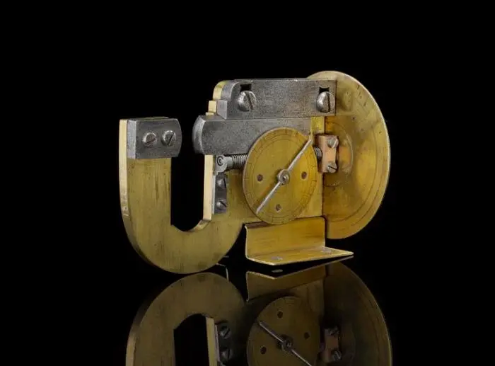 Watt's micrometer measuring device with a screw tip, 1776. Probably the first screw micrometer ever made.