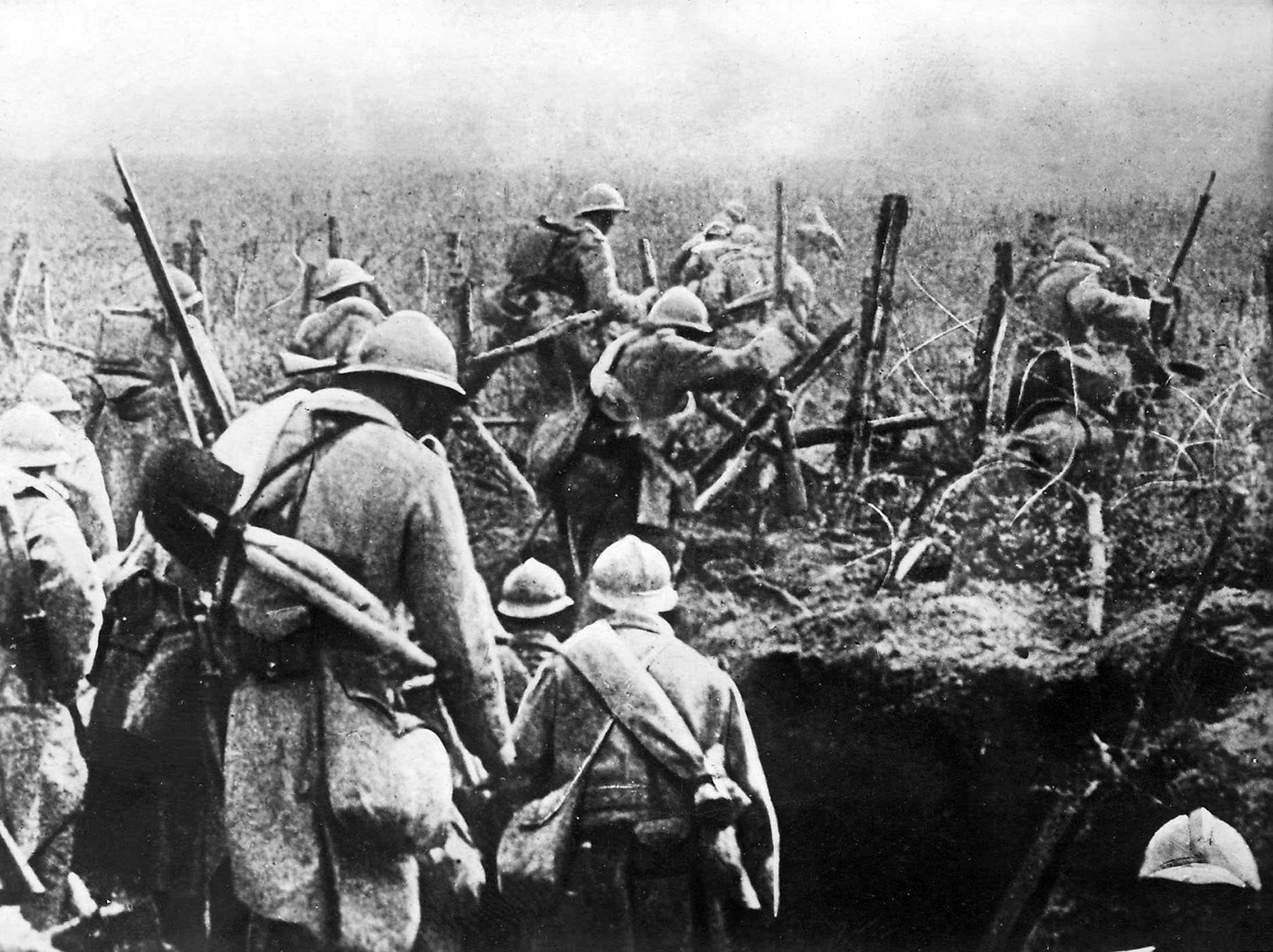 French soldiers attacking from their trench