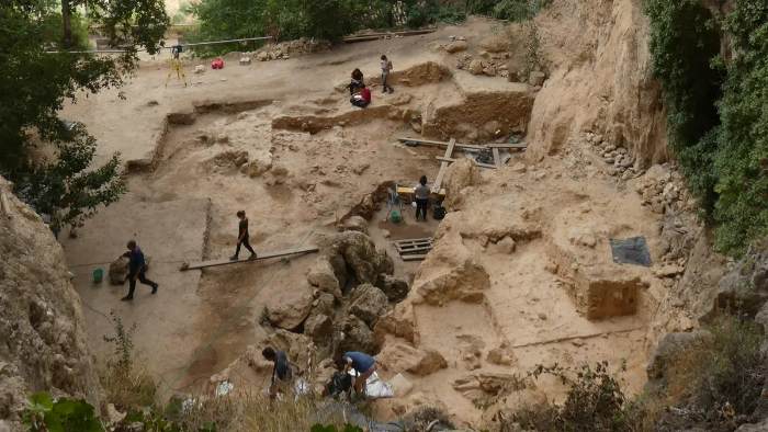 El Salt dig site where Neanderthal feces were discovered