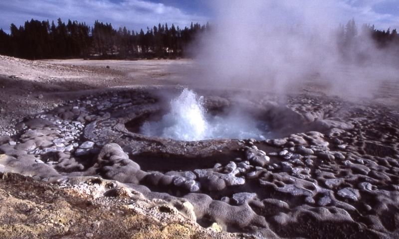 boilin mud yellowstone 1