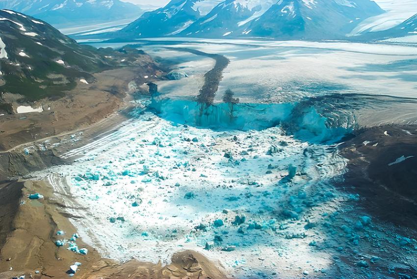 The Jökulhlaup that emptied Iceberg Lake (Alaska) left the icebergs stranded on the place