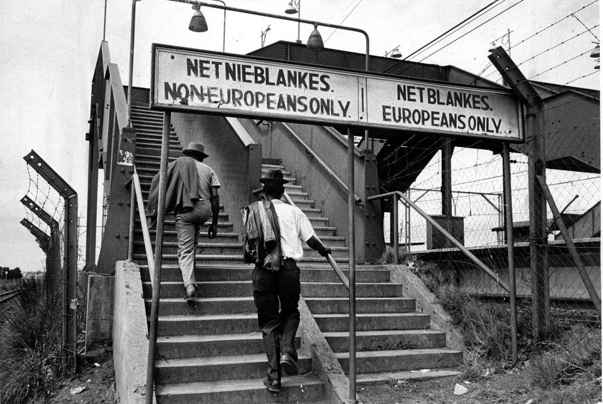 standard Apartheid signs trainstation