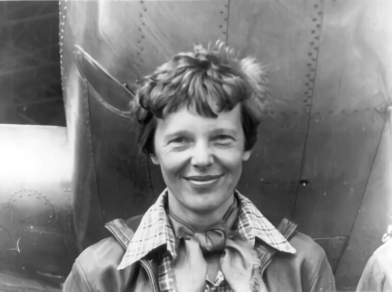 Amelia Earhart First Woman to Fly