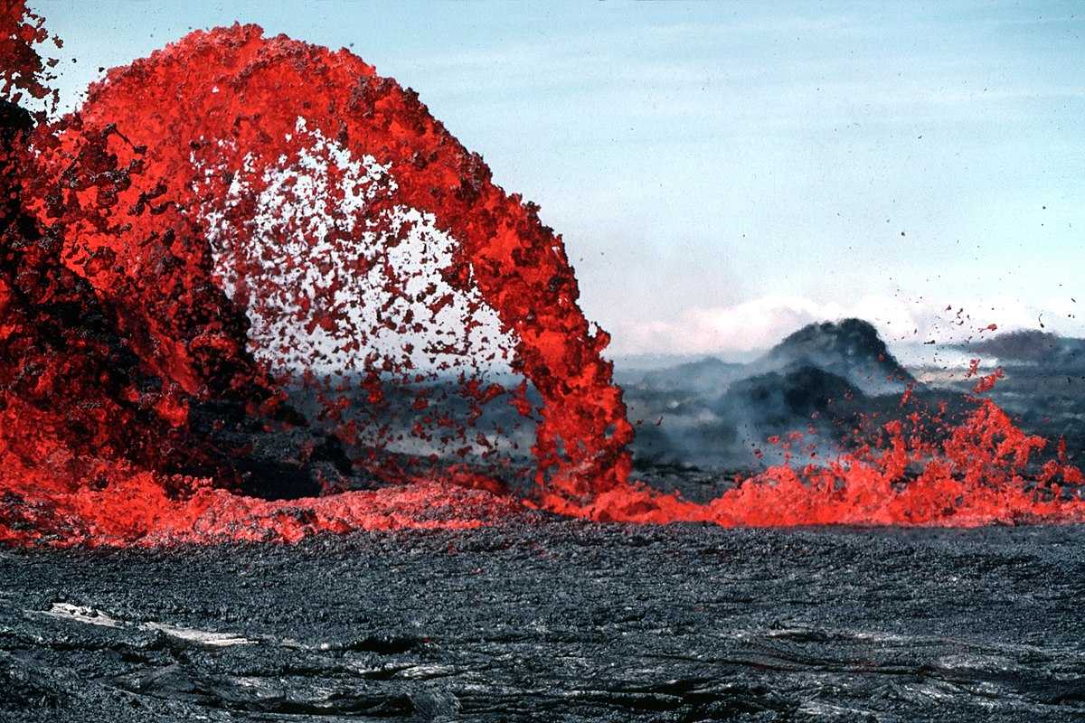 What is the difference between lava and magma