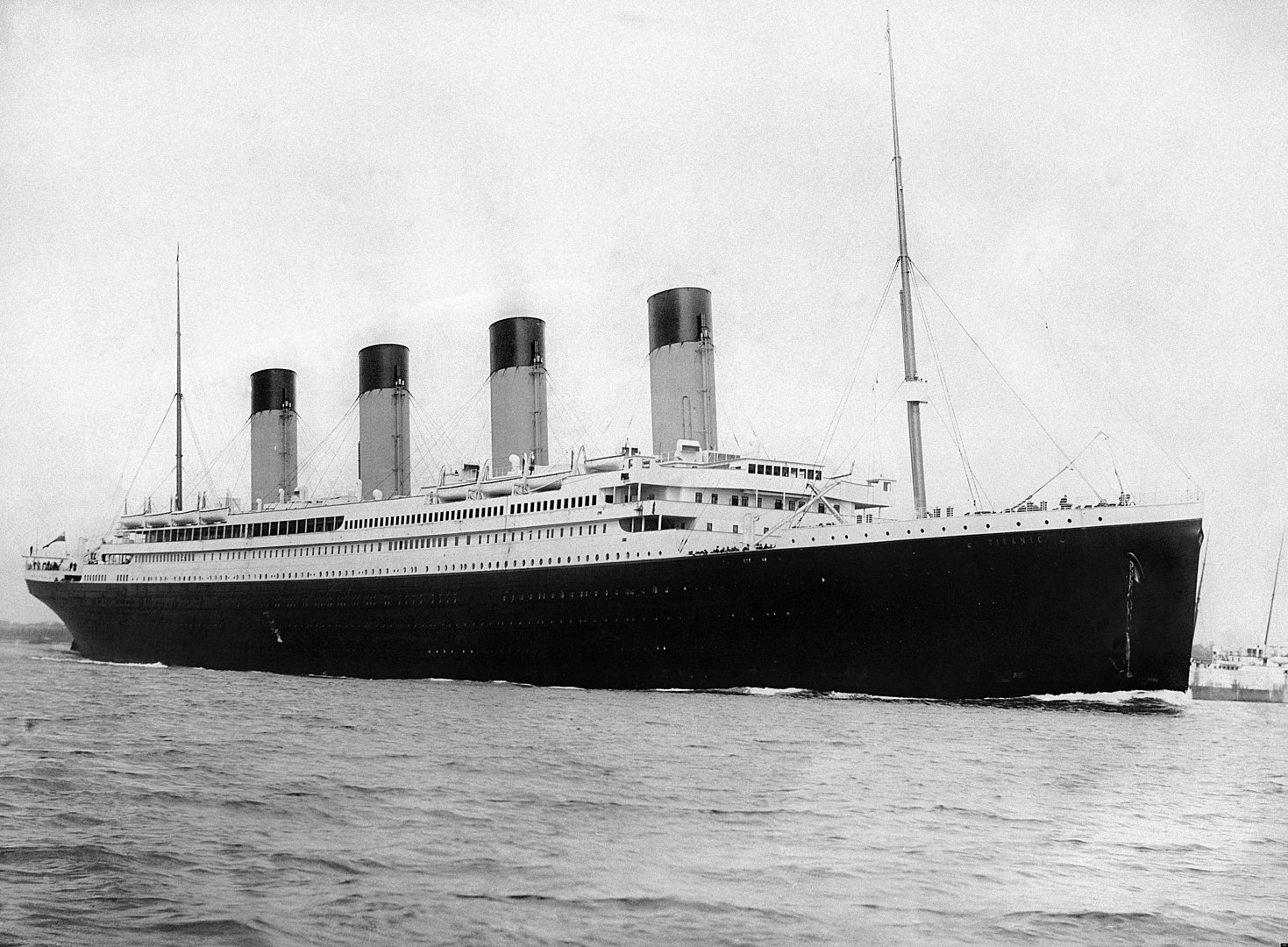 RMS titanic departing