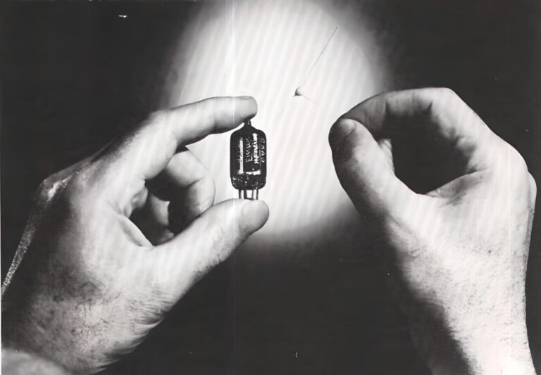 Invention of the Transistor The Tiny Device That Changed Our World Malevus