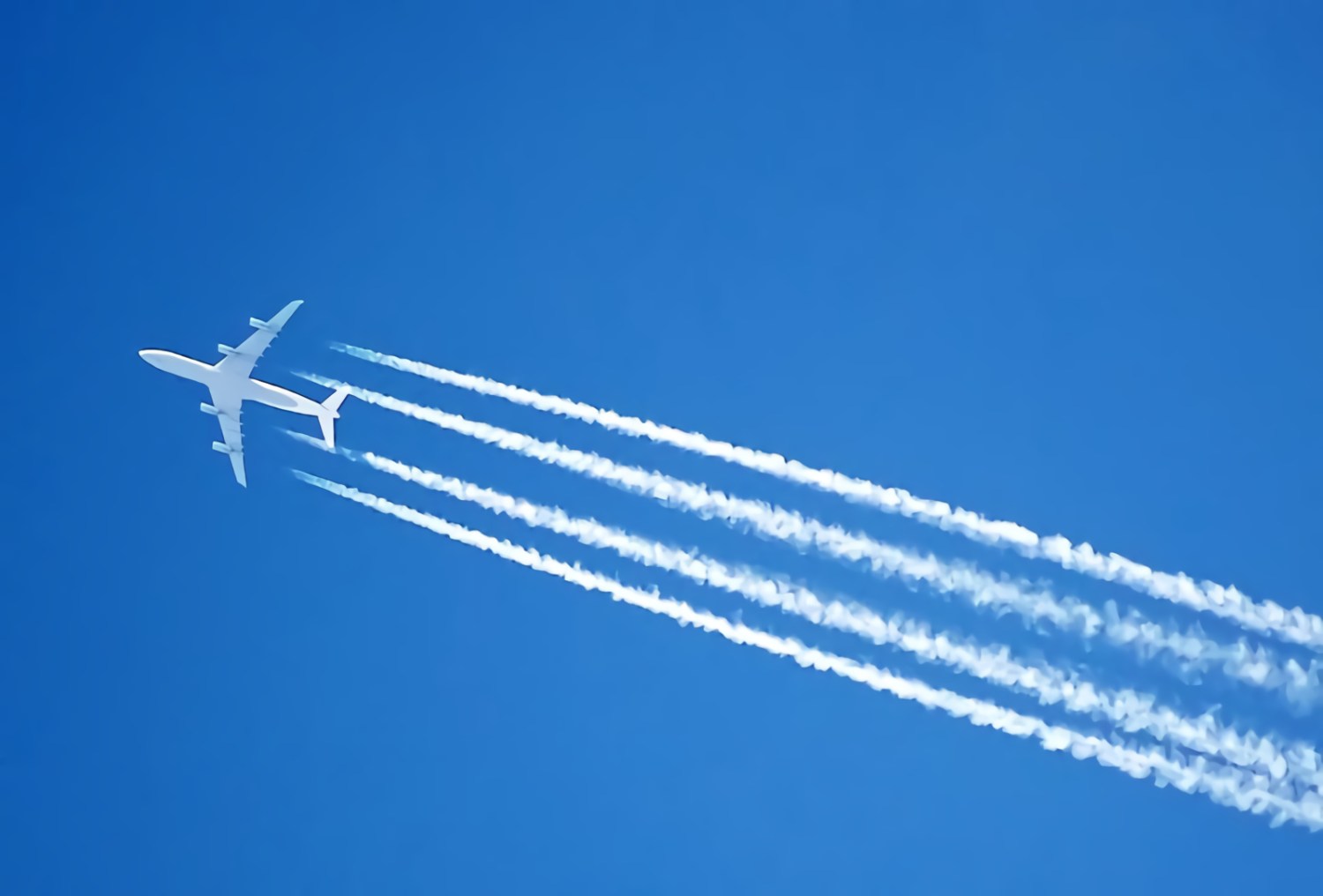 contrail plane cloud