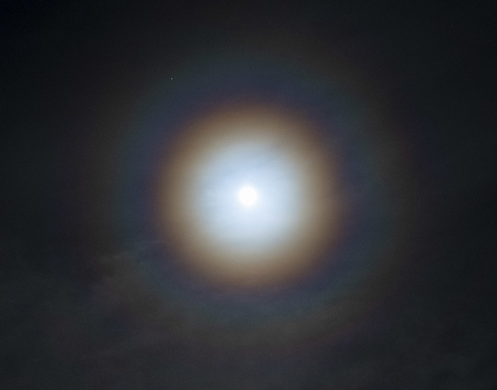 Lunar corona