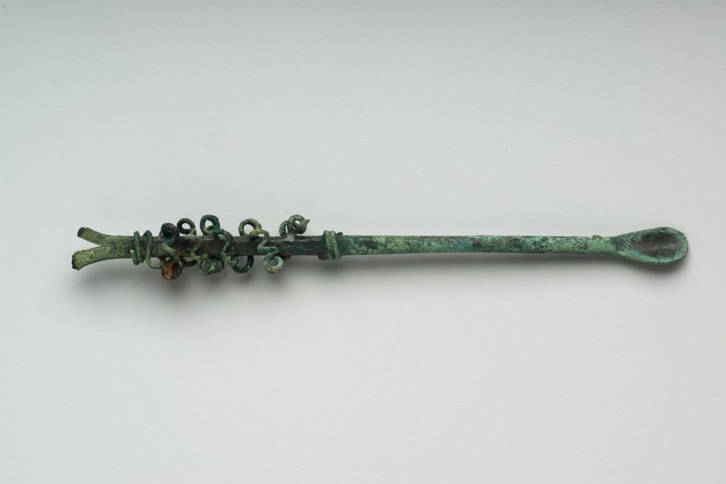 Dentiscalpium, a mid-14th century object from excavations in numbers 7 and 9 of Carrer de la Font (the Jewish quarter of Tàrrega), can be found in the Museum Comarcal de l’Urgell - Tàrrega