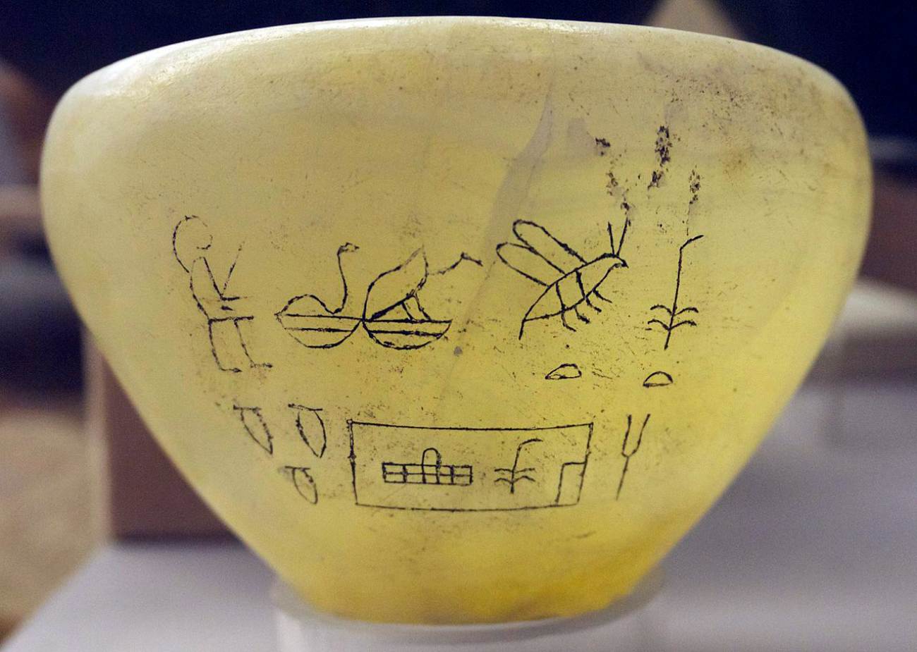 Semerkhet's name is carved onto an alabaster vase (c. 2920 BC). "King Iry-Nebty visits the palace-of-the-pleased-king, oil jars for it," as it is inscribed.