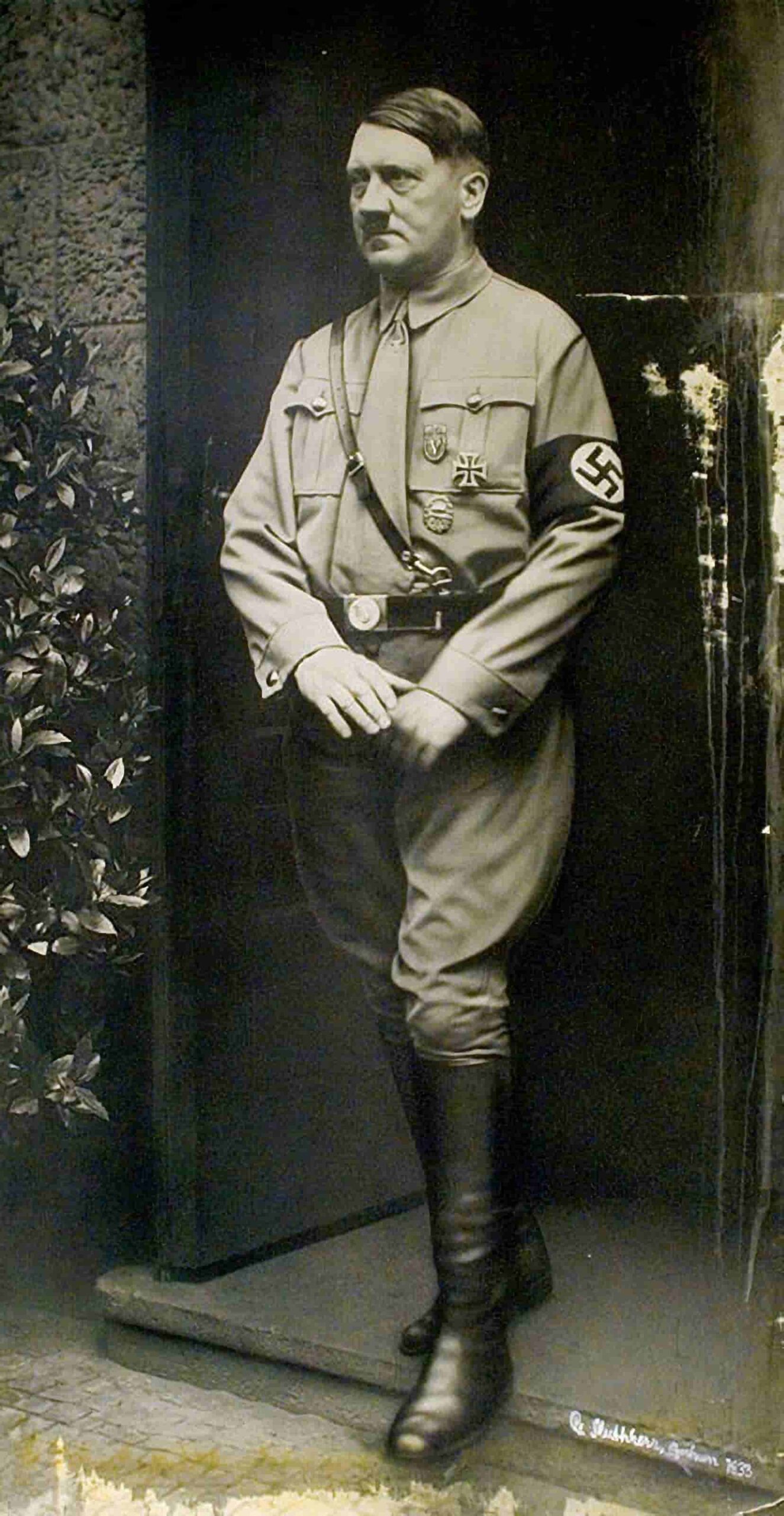 Hitler's full body photograph according to the US Army's official picture. 