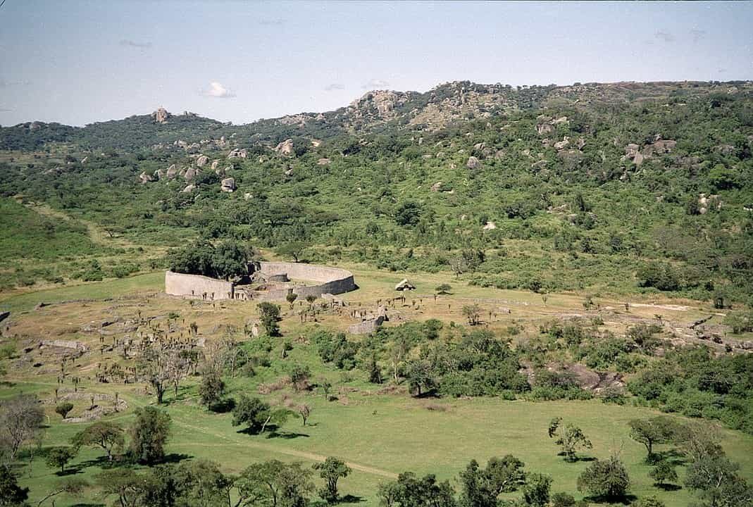 Overview of Great Zimbabwe. Image: Jan Derk in 1997 in Zimbabwe.