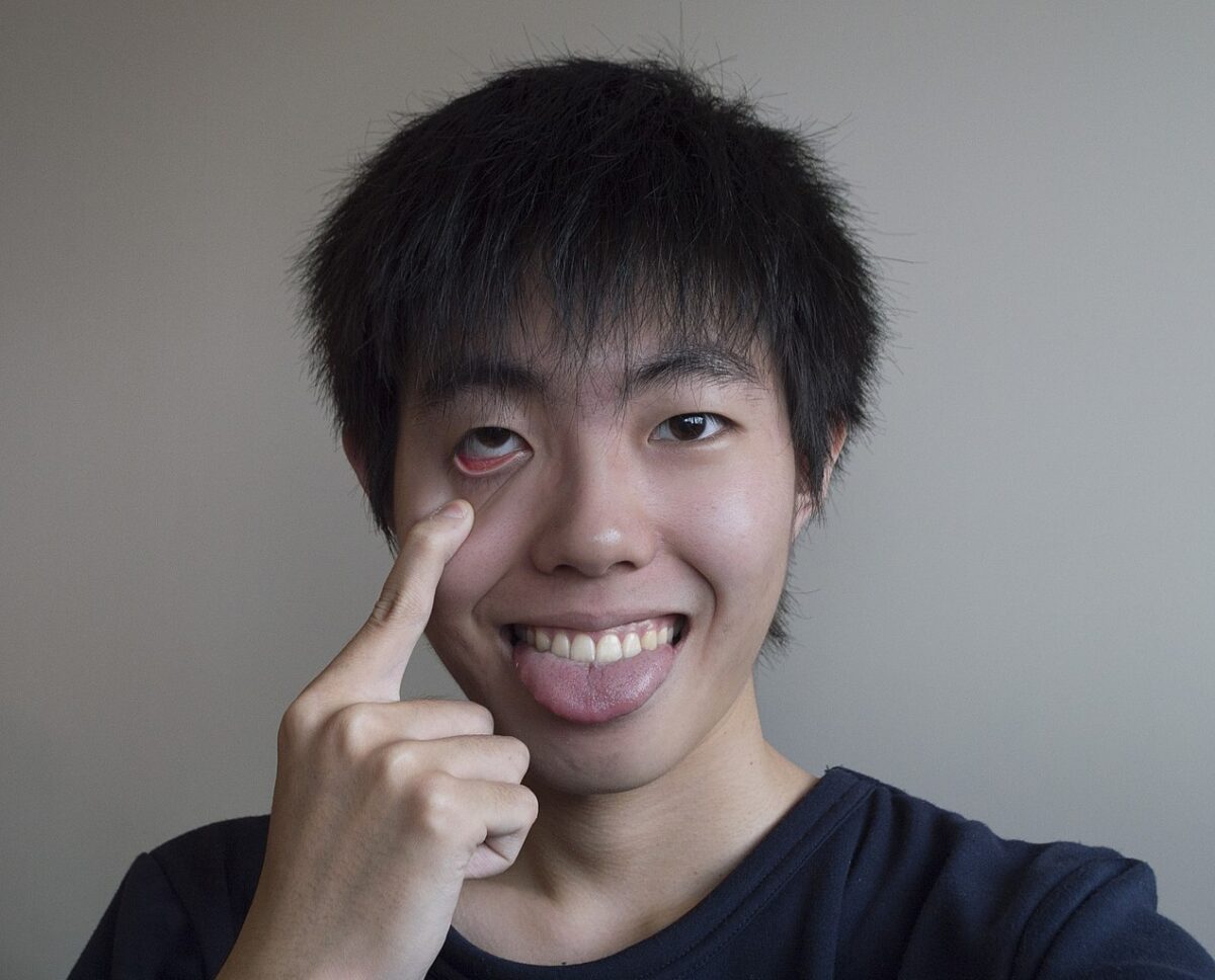 Akanbe: Meaning and Origin of the Facial Gesture