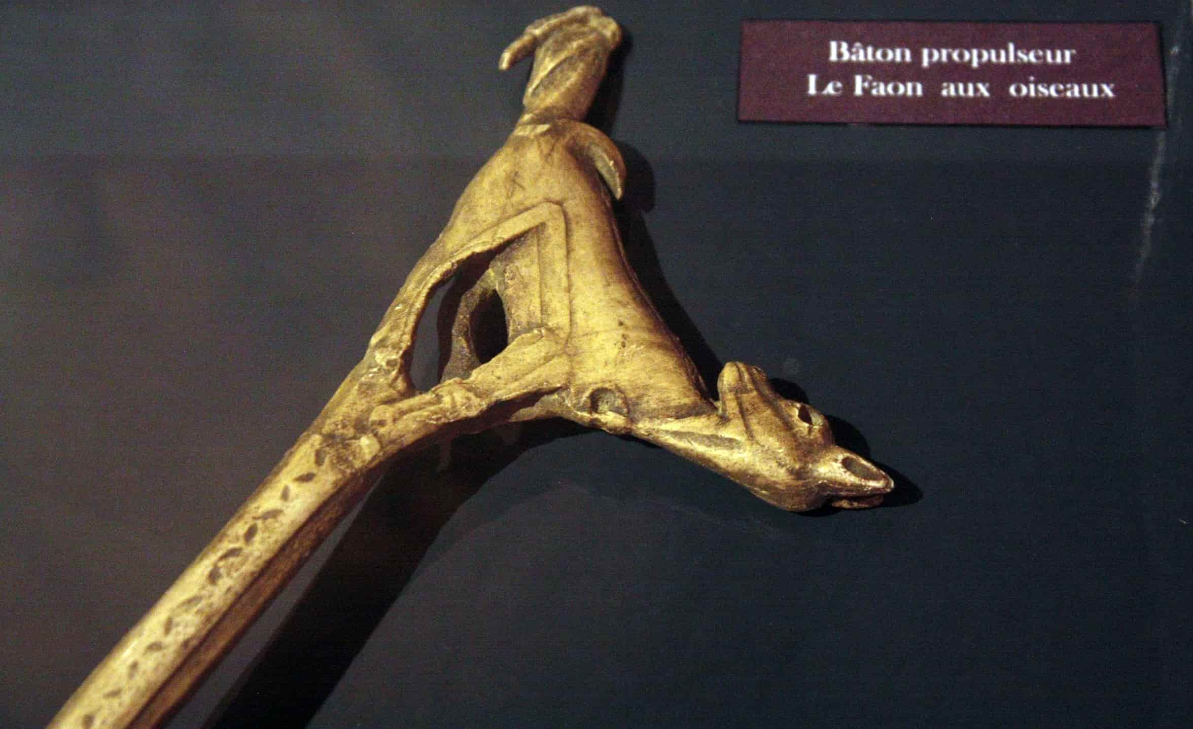 The faon type atlatl with fawn and birds from Mas-d'Azil.