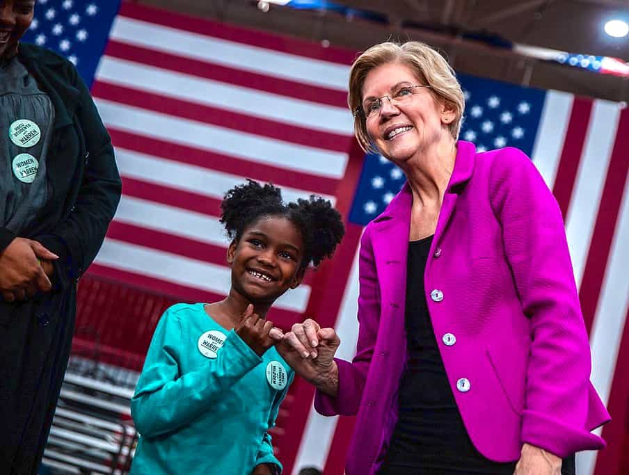 U.S. Senator Elizabeth Warren making a pinky promise during his 2019 campaign.