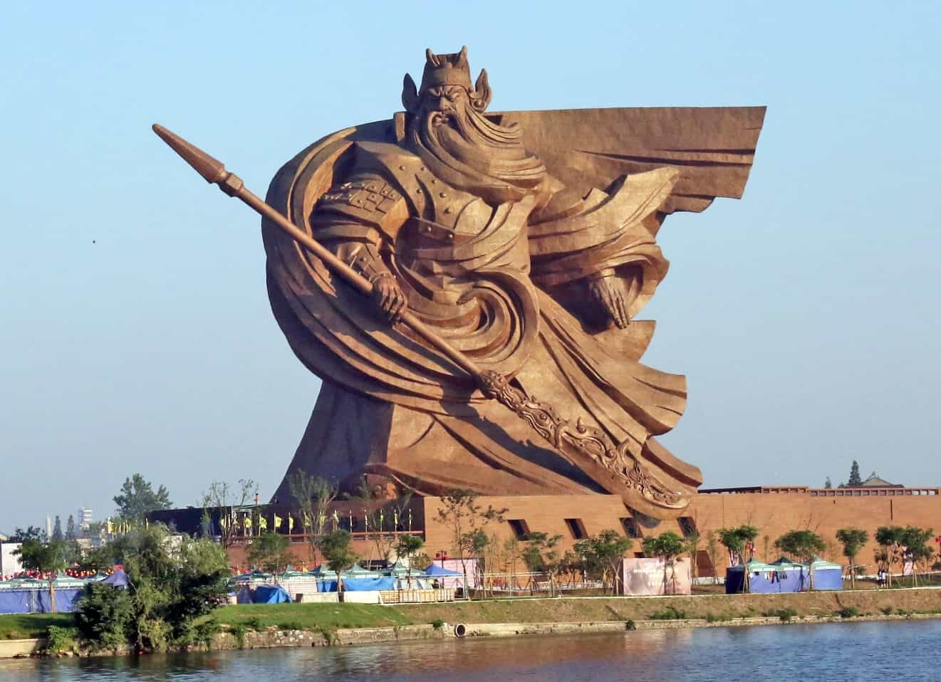 Statue of Guan Yu in Jingzhou Park.