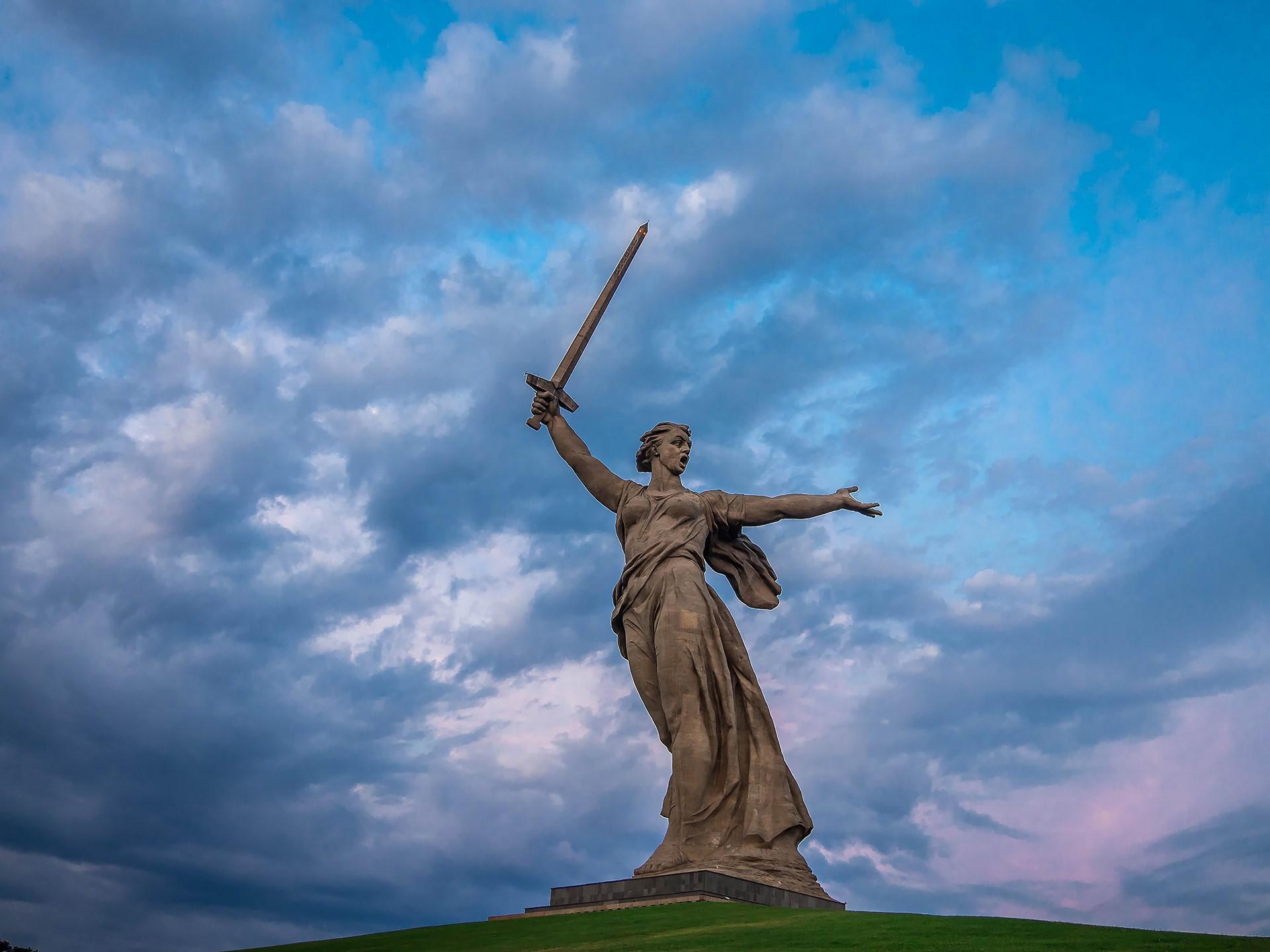 Motherland Calls Statue