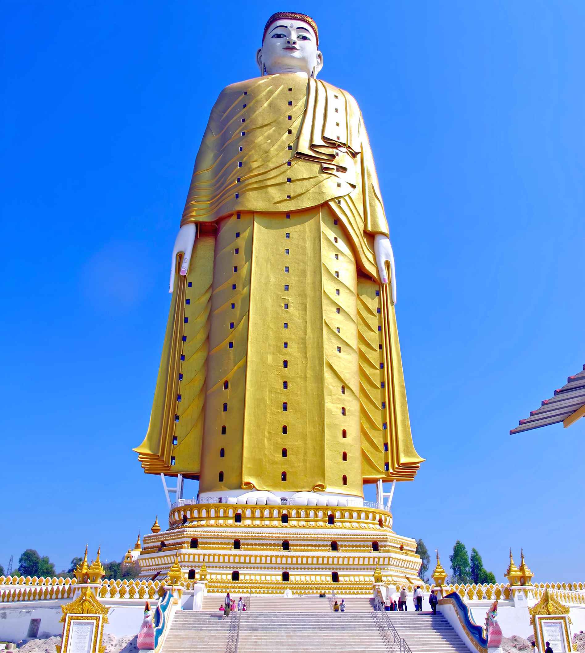 Laykyun Sekkya statue, detailed photograph