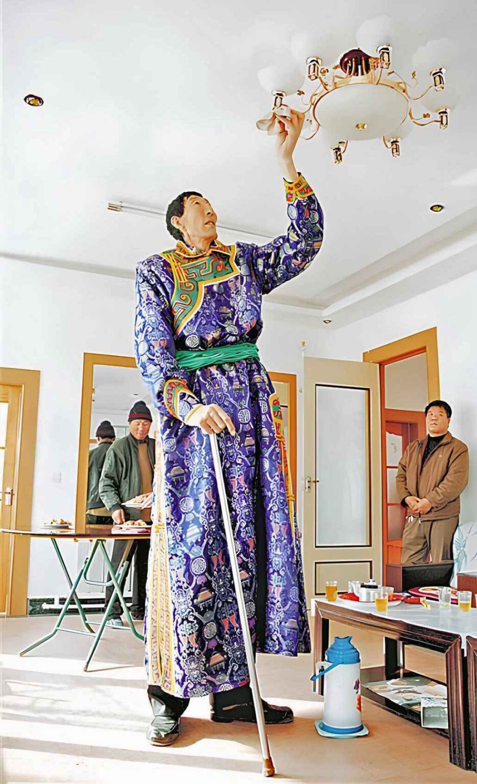 Bao Xishun: An Extremely Tall Man Without Gigantism - Malevus