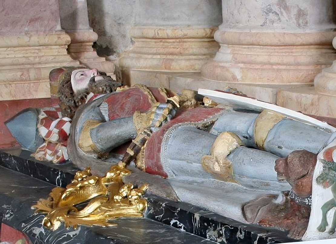 In his tomb effigy, Bolko II the Small is believed to have held a misericorde dagger.