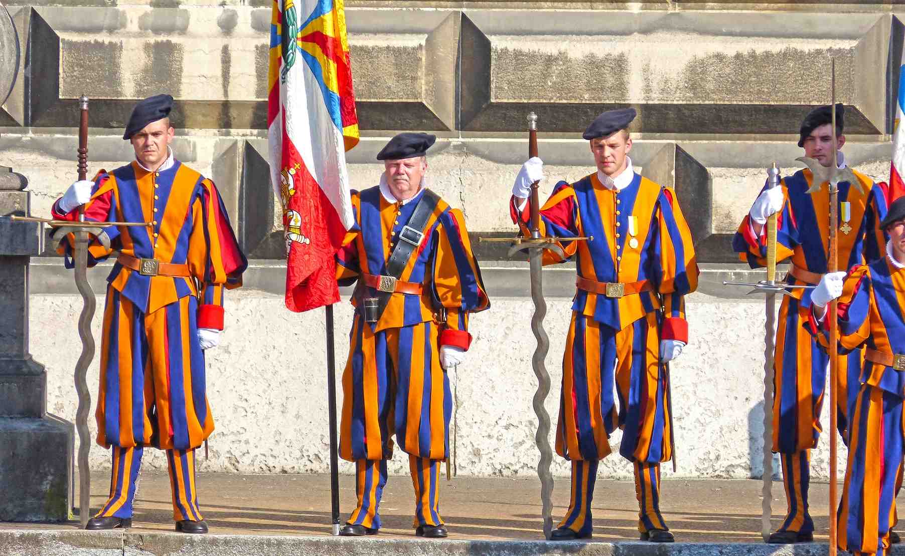 The Pontifical Swiss Guard with flamberge swords in the Palais de Rumine.