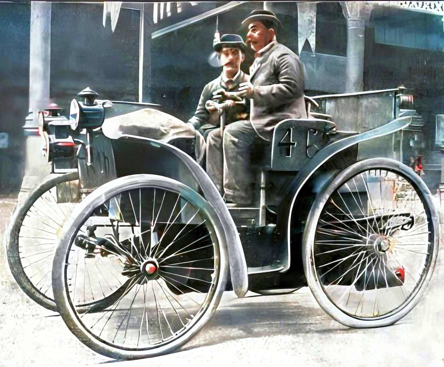 André Michelin's L'Eclair, the first car with tires in 1895.