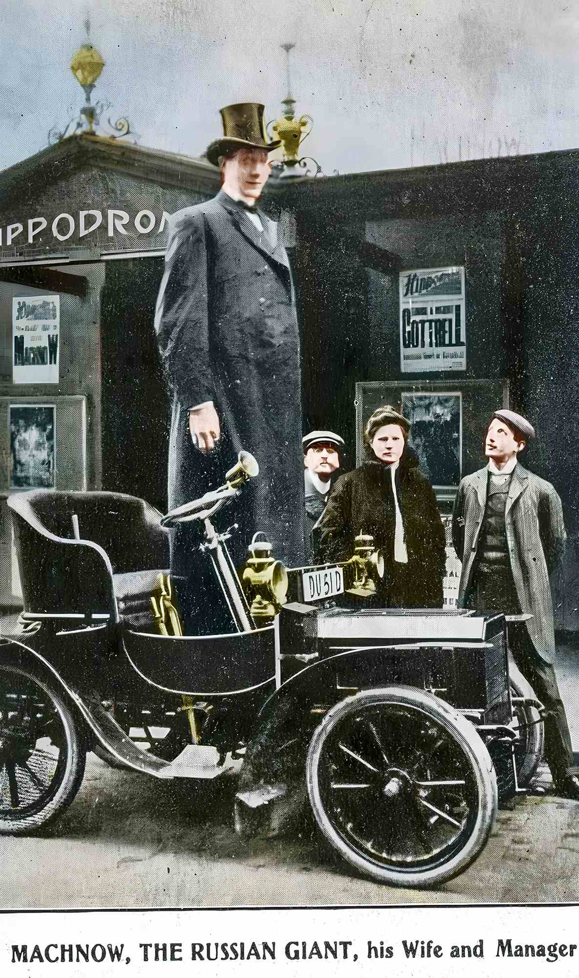 Feodor Machnow the Russian giant, his wife and manager, between 1900 and 1909.