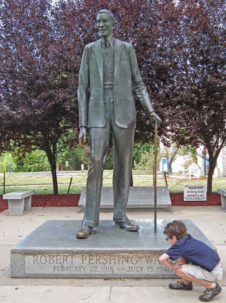 Robert Wadlow: The Tallest Man Ever in History - Malevus