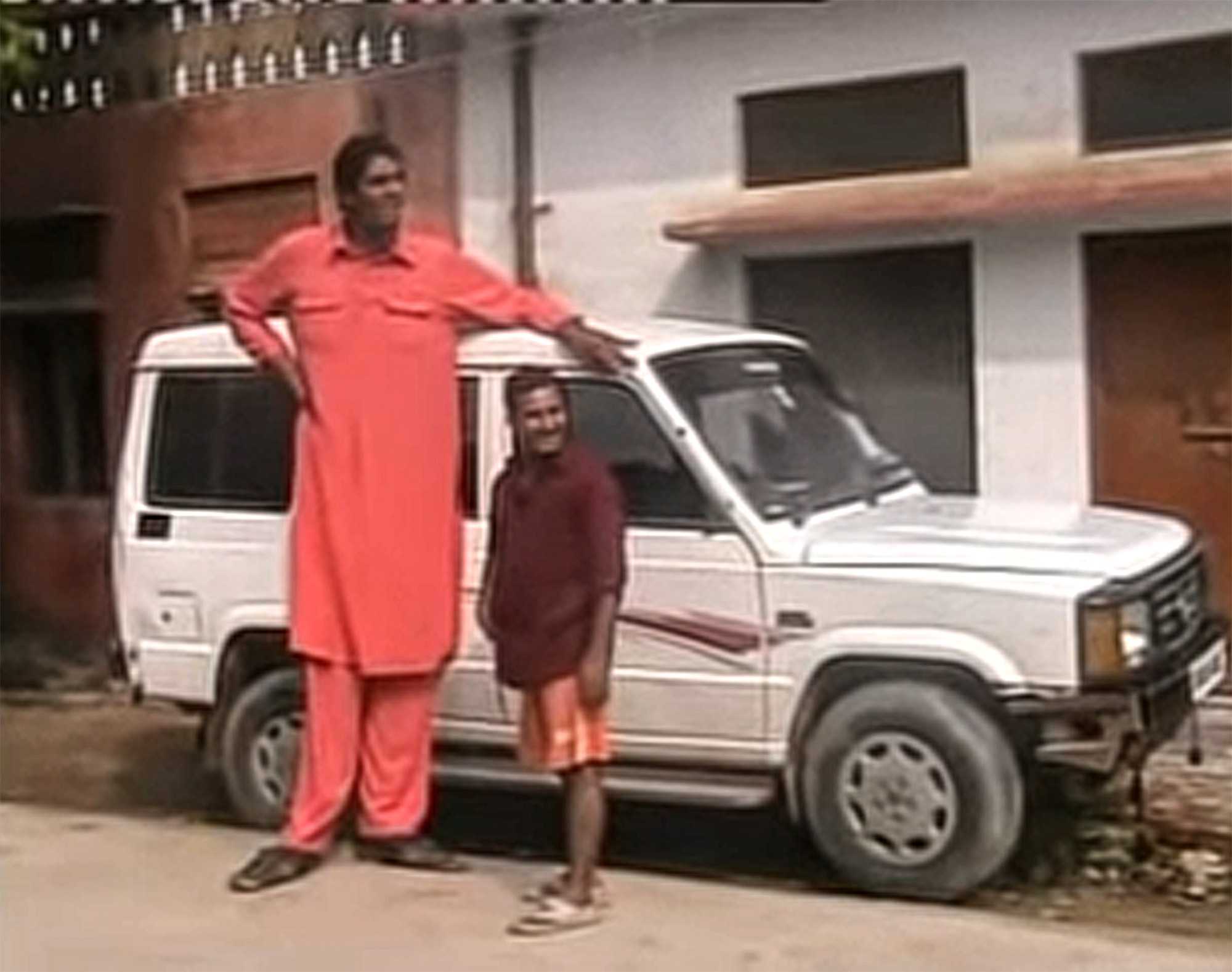 Vikas-Uppal next to a normal-sized person