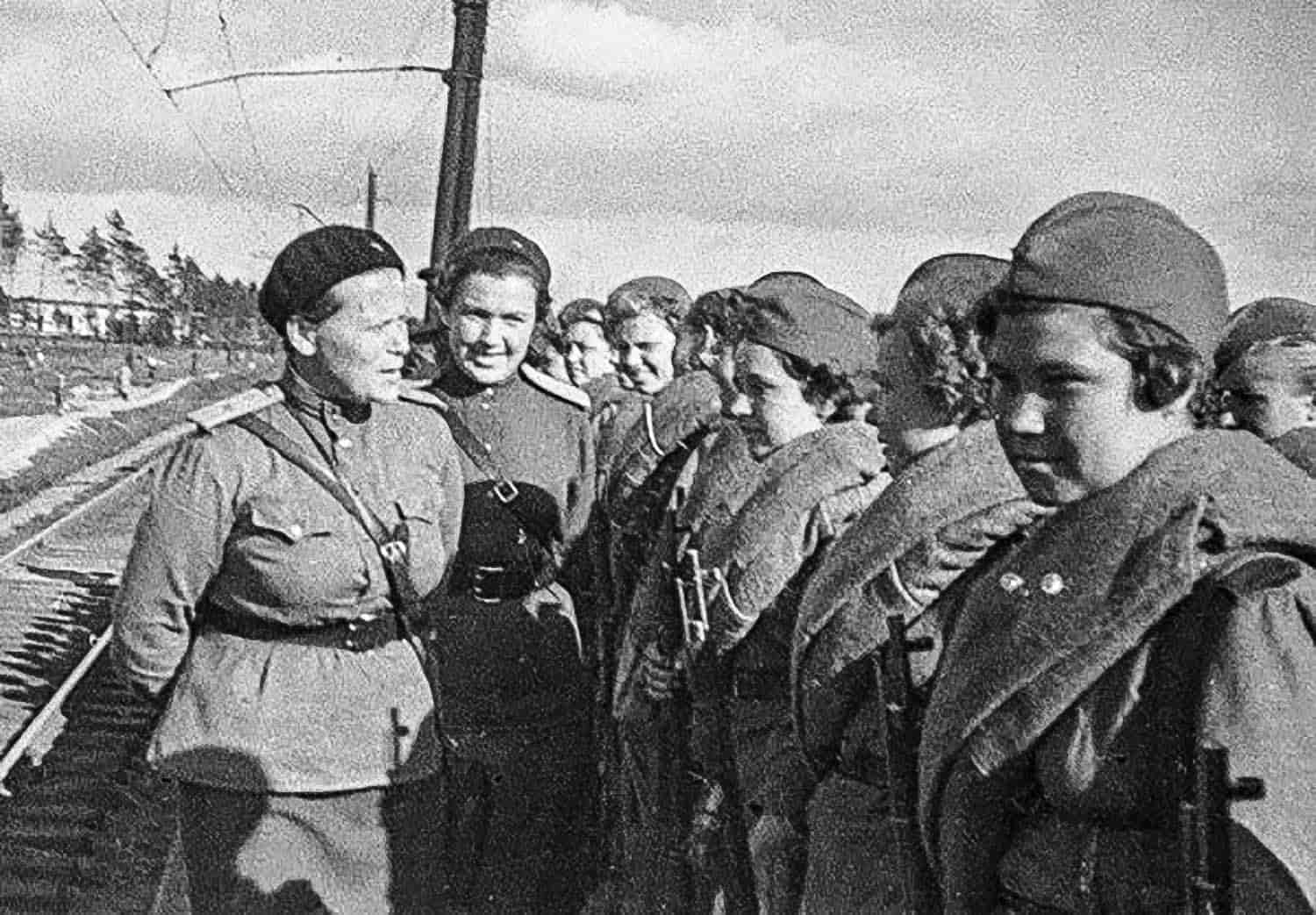 ww2 Russian female snipers in before leaving for the front, 1 April, 1943