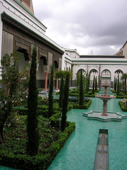 The patio and Andalusian garden with fountains and stoops.