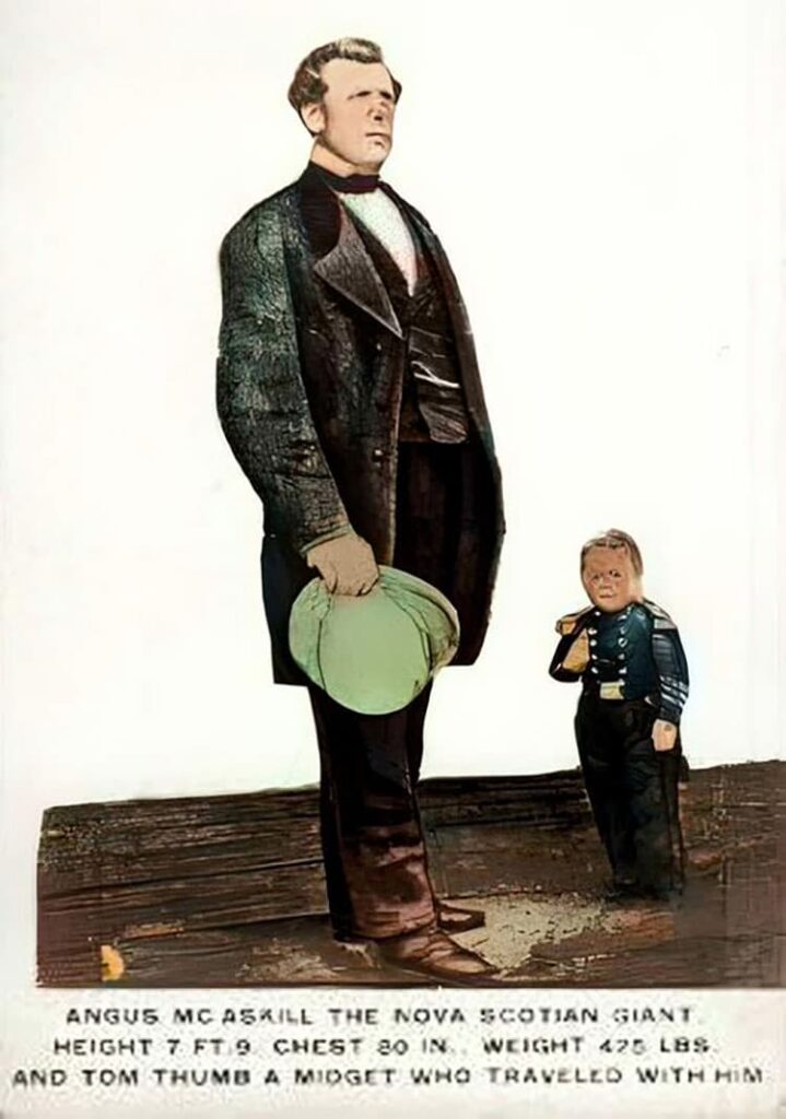 Angus MacAskill (7'9") and General Tom Thumb (3'4").