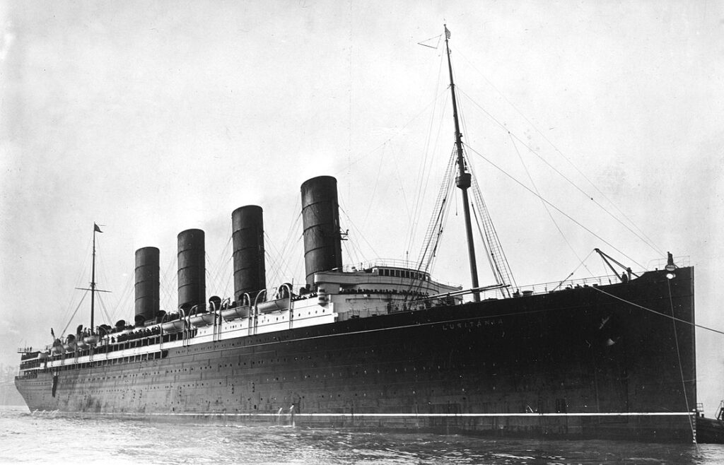 RMS Lusitania docking. Probably New York, 1907.