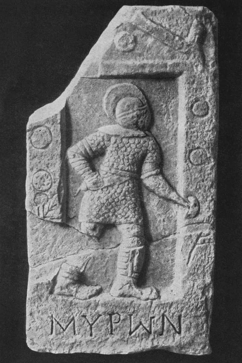 The Scissor gladiator holds a dagger in his right hand, and in his left the weapon of arbelas with a semicircular blade. White marble. 2nd—3rd centuries CE.