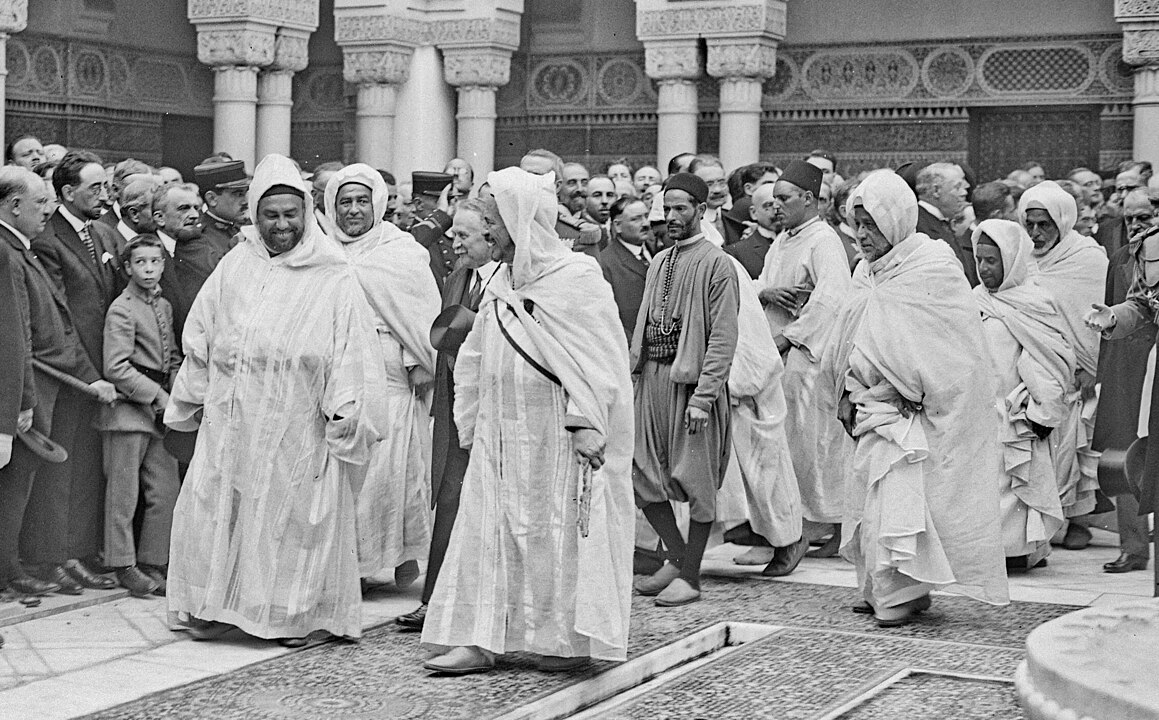 Sultan Moulay Youssef at the opening of the mosque on July 16, 1926.