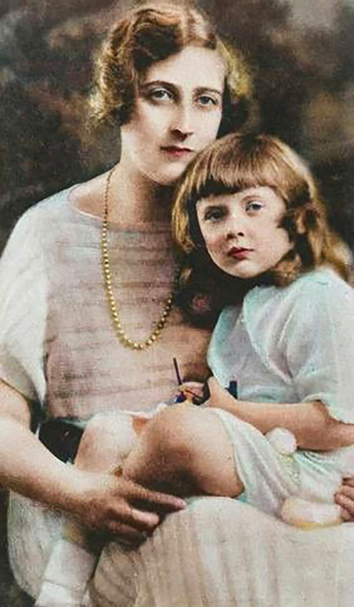 Agatha Christie and her daughter Rosalind Hicks.