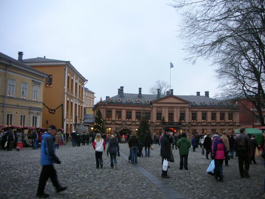 People are waiting for the declaration of Christmas Peace at Turku Old Great Square.