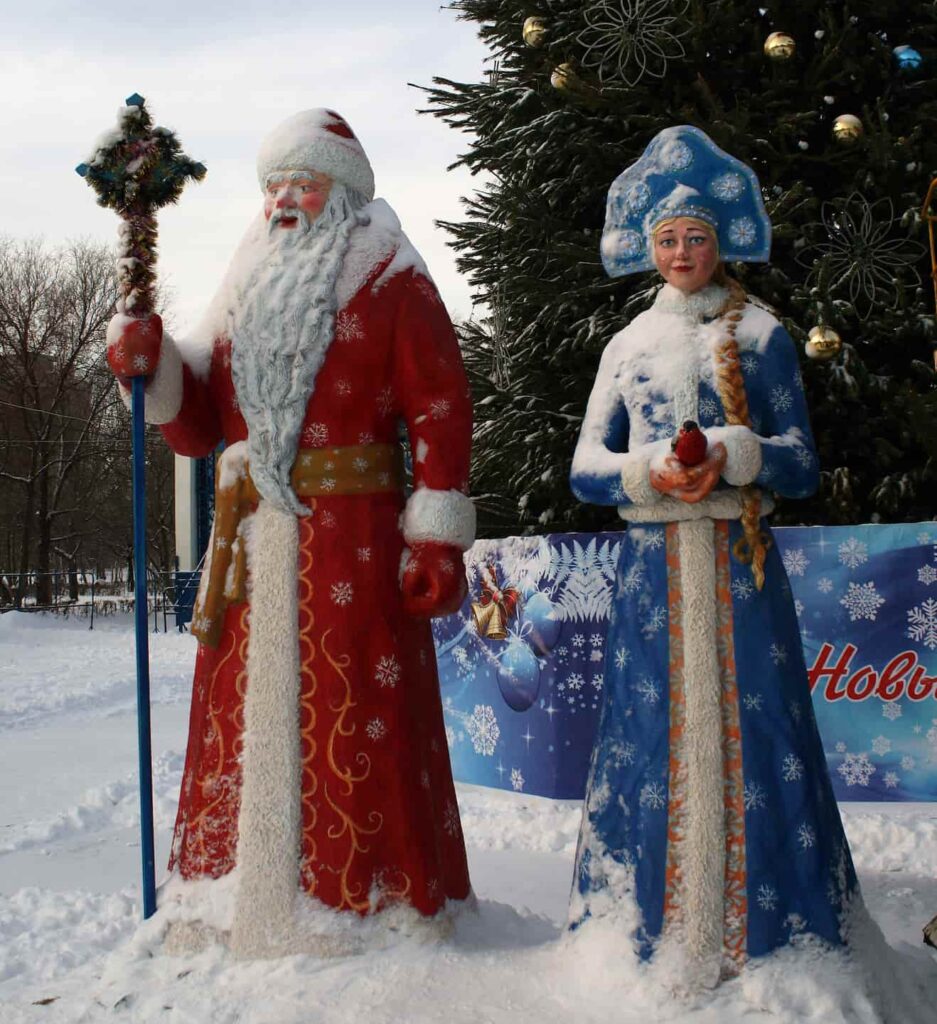 Snegurochka and Ded Moroz (Santa Claus).