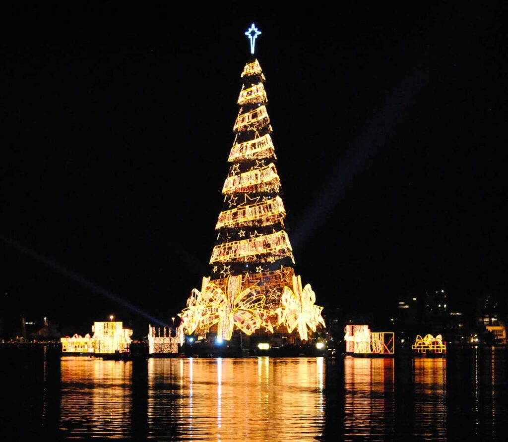 The largest floating Christmas tree, Árvore de Natal da Lagoa.