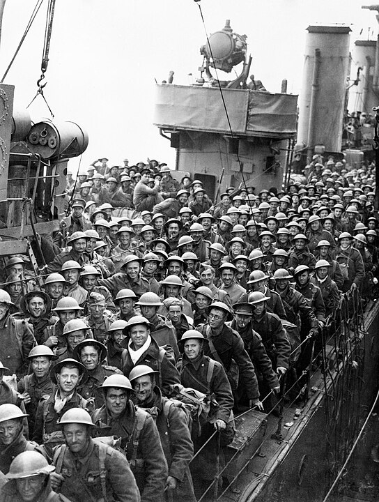 Arrival of British troops embarked in Dunkirk in Dover. Battle of Dunkirk