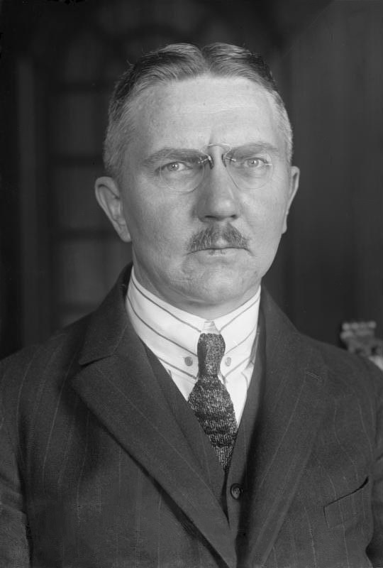 The writer of the submission: Hjalmar Schacht (photo from 1931) Industrielleneingabe