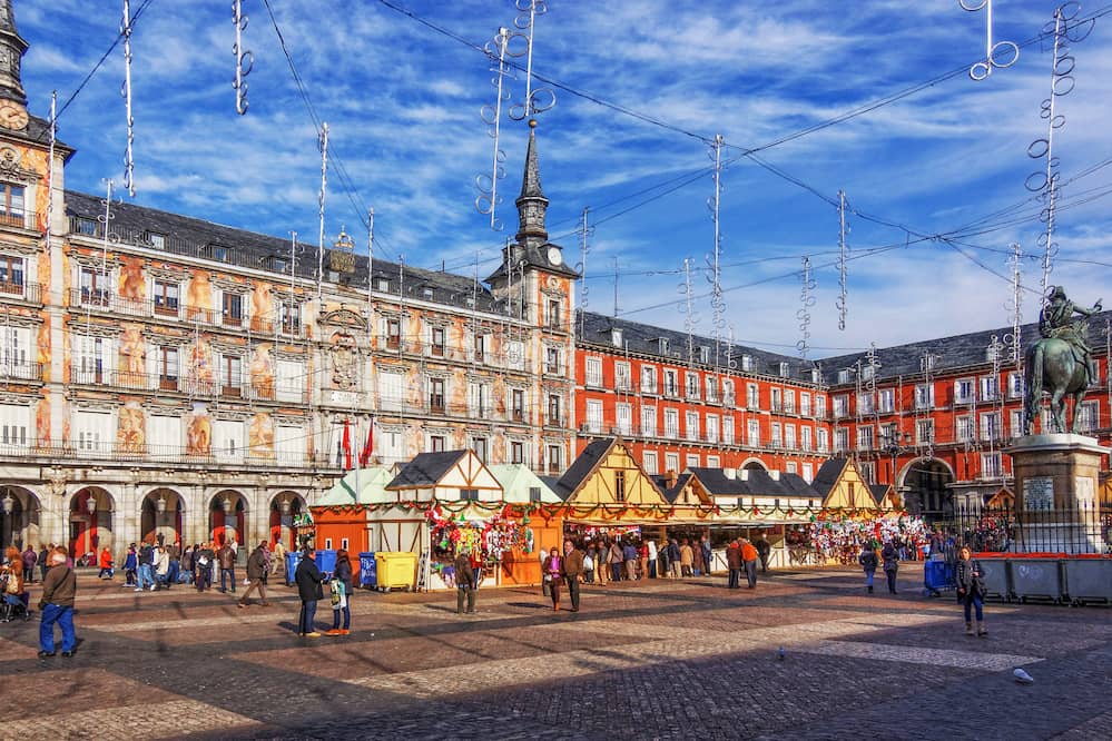 Christmas market in Plaza Mayor with the Casa de la Panadería in the background, Madrid.