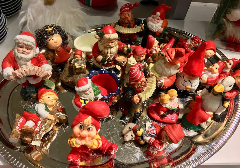 Decorative figurines of Santa, nisse, tomte etc.